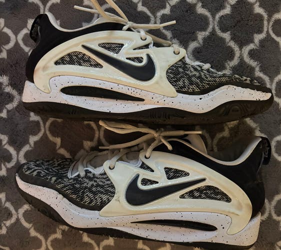 Men's Size M 10.0 (W 11.0) Nike Shoes (Used)