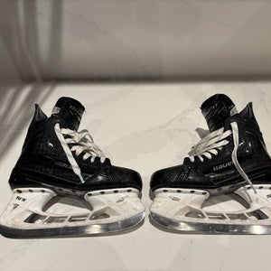 Black 2022 Bauer Supreme Mach Hockey Skates Extra Wide Width Size 5.5 (Used)