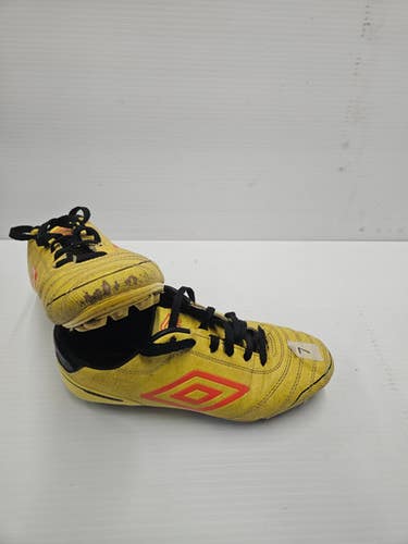 Umbro (Used) Size M 7.0 (W 8.0) Yellow Cleats