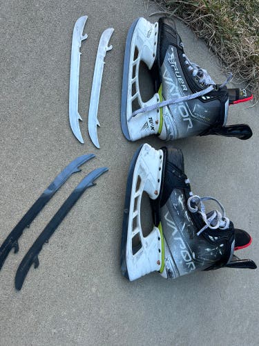 2023 Bauer Vapor Hyperlite 2 Hockey Skates size Senior 7 Fit 2 + 2 extra sets steel (3 sets total)