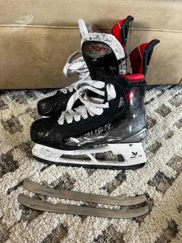 Black 2023 Bauer Vapor X5 Pro Hockey Skates Regular Width Size 3 (Used)