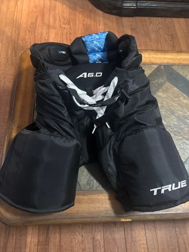 Men's Junior XL True A6.0 Hockey Pants (Used)