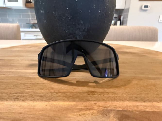Unisex Medium Oakley Sutro Sunglasses (New)
