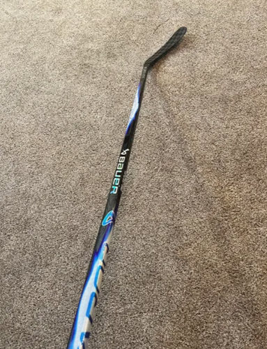 NEW Senior Bauer Vapor Flylite Right Handed Hockey Stick P28 77 Flex (New)