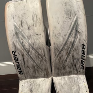 Medium Bauer Vapor Hyperlite 2 Goalie Leg Pads (Used)