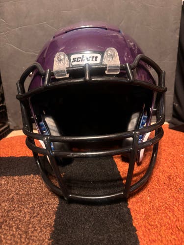 Youth Small Schutt F7 Helmet (Used)
