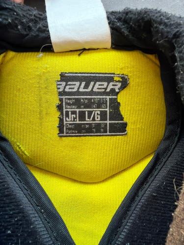 Large Junior Bauer Supreme Comp Shoulder Pads (Used)