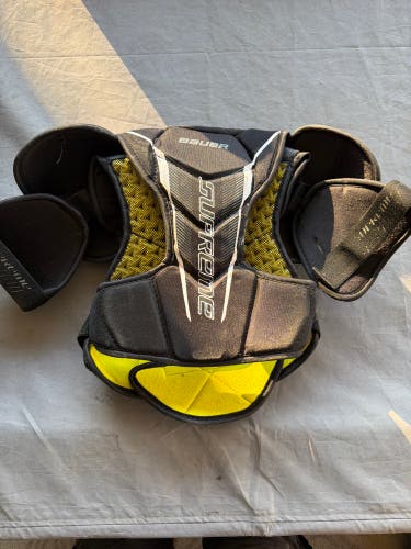 Large Junior Bauer Supreme Comp Shoulder Pads (Used)