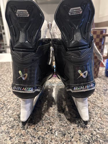 Black 2024 Bauer Supreme Shadow Hockey Skates Regular Width 7.5 (Used)