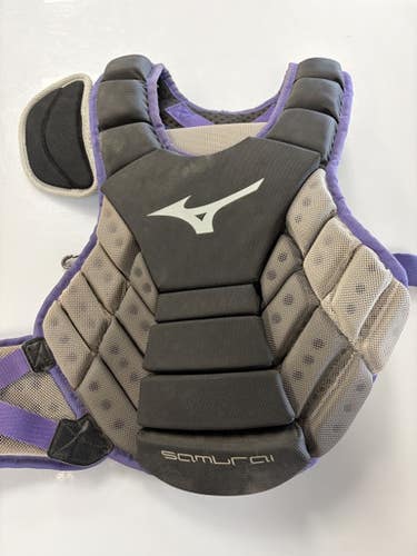 Used Mizuno SAMURAI WOMEN 14 INCH Catchers Chest Protector Black Youth 11860-S000305665