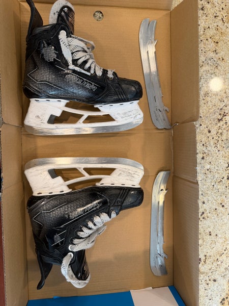 Black 2025 Bauer Supreme M50 Pro Hockey Skates Size 5 (Used)