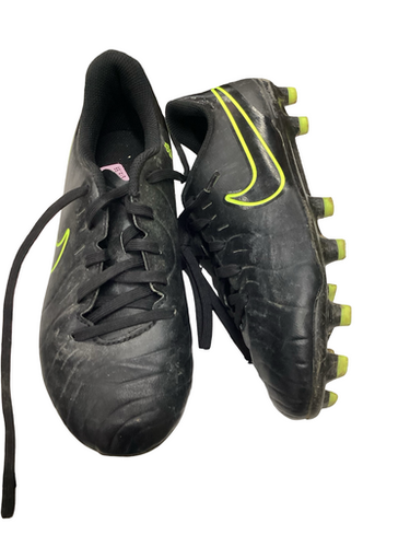 Used Nike Soccer Cleats Black And Green Junior 04.5 11613-S000178530