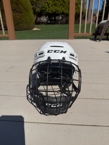 Medium CCM Tacks 910 Helmet (Used)