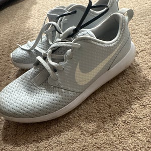 Men's Size M 7.5 (W 8.5) Nike Golf Shoes (Used)