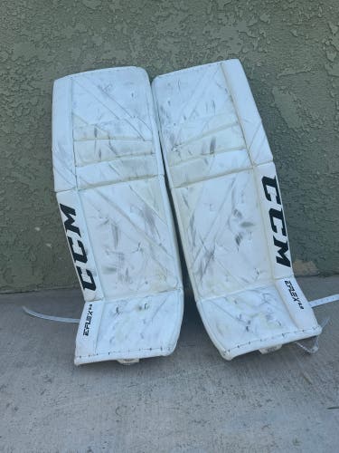 35" CCM Extreme Flex E5.9 Goalie Leg Pads (Used)