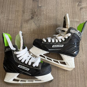 Bauer XLS Hockey Skates Regular Width Size 4 (Used)