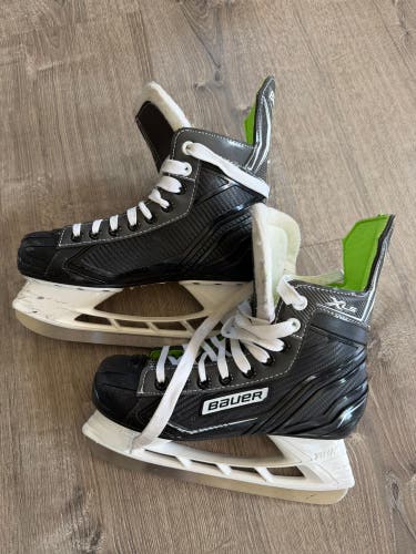 Bauer XLS Hockey Skates Regular Width Size 4 (Used)