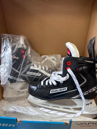 2021 Bauer Vapor X3.5 Hockey Skates Regular Width Size 4 (New)