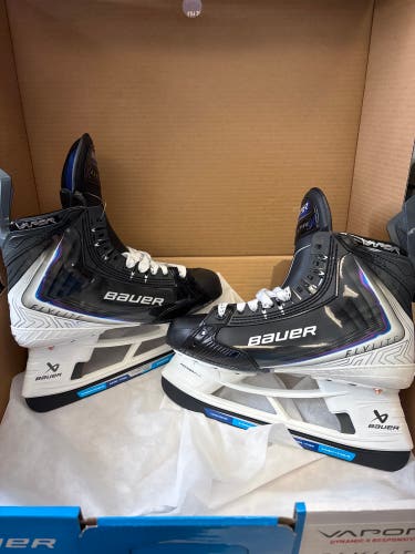 2025 Bauer Vapor Flylite Hockey Skates Regular Width 9.5 (New)