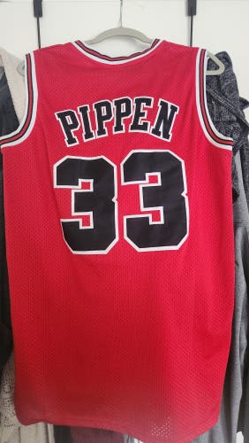 95-96 #33 Scottie Pippen Bulls Jersey - Mens Large