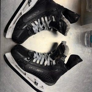 Black 2024 Bauer Supreme Shadow Hockey Skates Size 5 (Used)