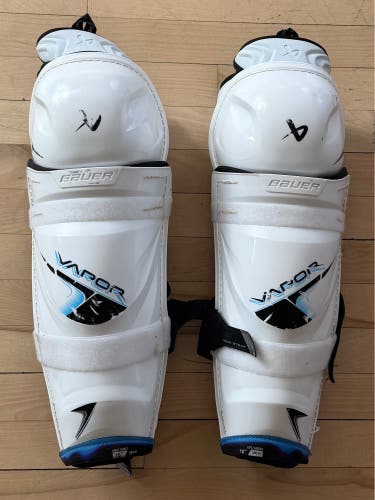 Senior Bauer Vapor Flylite 15" Shin Pads (Used)