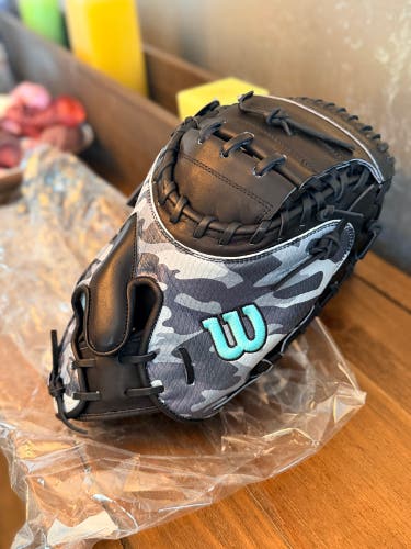 2025 Wilson A2000 RH Baseball Glove 34" (New)