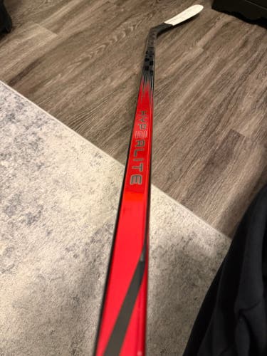 Senior Bauer Vapor Hyperlite 2 Right Handed Hockey Stick P106 87 Flex Pro Stock (Used)