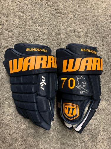 Warrior Franchise AX1 Game Used Autographed Hockey Gloves 13N Sundqvist St Louis Blues