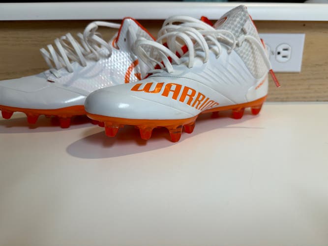 White Unisex Size M 9.5 (W 10.5) Adult Warrior Burn 9.0 Mid Top Molded Cleats (New)