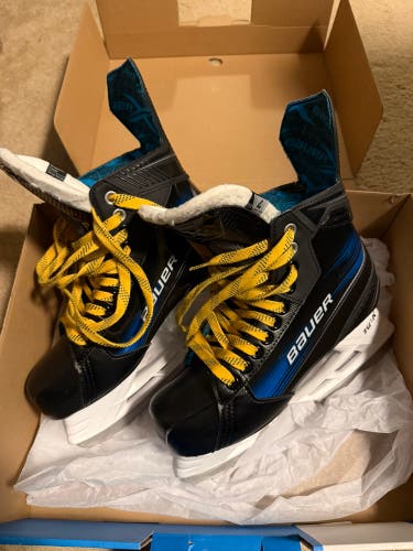 Bauer X Hockey Skates Extra Wide Width 7 (Used)