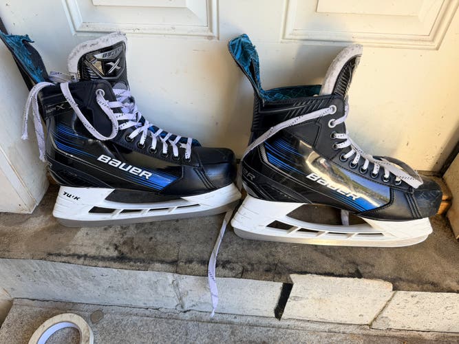 Black Bauer X Hockey Skates Regular Width 10 (Used)