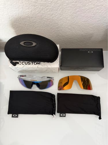 Unisex One Size Fits All Oakley Sutro Sunglasses (Used)