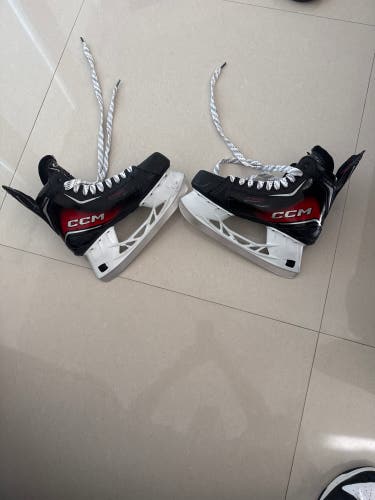 2025 CCM JetSpeed FT870 Hockey Skates Regular Width 9.5 (Used)