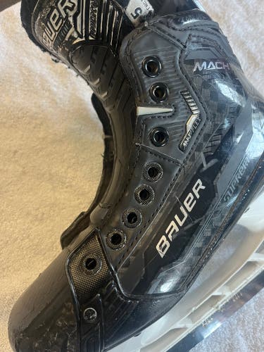 2022 Bauer Supreme Mach Hockey Skates Size 5 (Used)