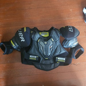 Medium Senior Bauer Supreme Mach Shoulder Pads (Used)