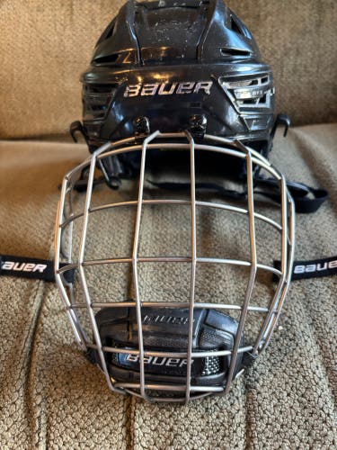 Small Bauer Re-Akt 150 Helmet (Used)