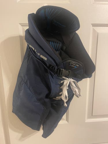 Navy Junior Medium True Ax9 Hockey Pants (Used)