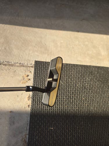 Master Grip Blade Right Handed Putter 35" Used