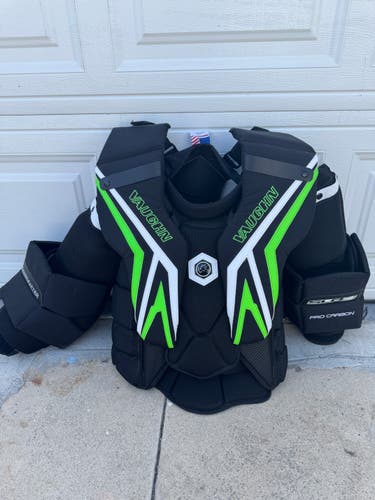 Large 2024 Vaughn SLR4 Pro Carbon Goalie Chest Protector (New)