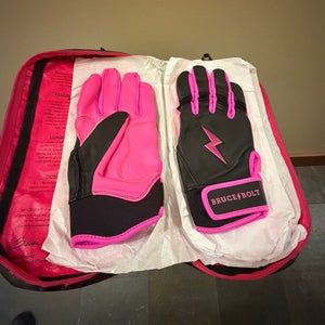 NEW Bruce Bolt Batting Gloves *CREATOR SERIES* Size: M - Short Cuff