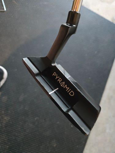 Pyramid Aztec AZ-1 RH Putter 33" (Used)