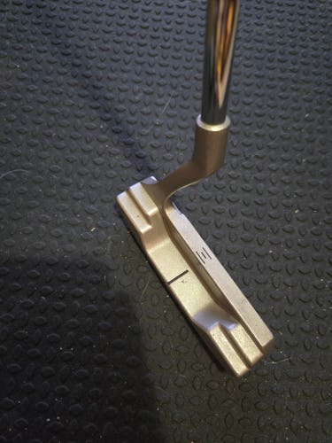 Master Grip Blade RH Putter 35" (Used)