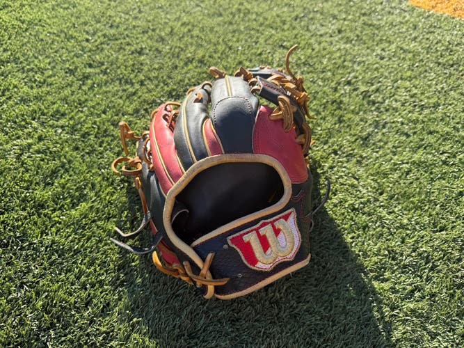 Wilson Staff RH Infield Baseball Glove 11.5" (Used)
