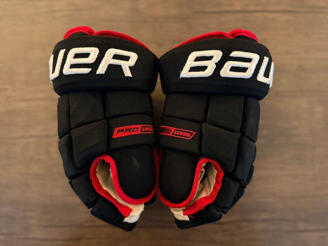 Patrick Kane Bauer Pro Series Gloves 14" Pro Stock (Used)