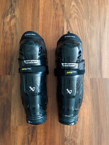 Intermediate Bauer Supreme M5 Pro 14" Shin Pads (Used)