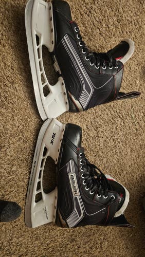 Black Bauer Vapor X400 Hockey Skates Regular Width 9 (Used)