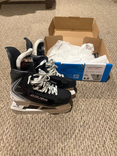 Bauer Vapor XLTX+ Pro Hockey Skates Size 6 Fit 1