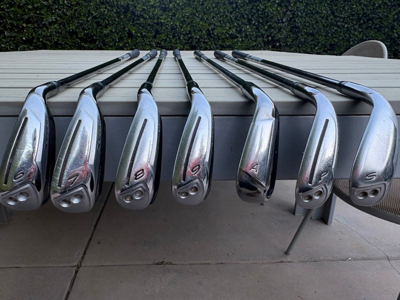 Men's TaylorMade RBZ Right Handed Iron Set Regular Flex (Used)