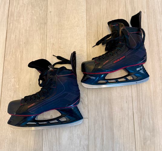 Hockey Player Skates - BAUER Vapor X500 Limited Edition